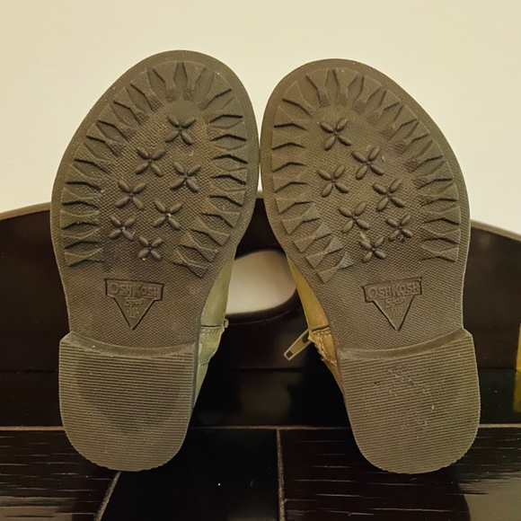 Oshkosh B’gosh toddler booties, size 8, color gray - Picture 6 of 6